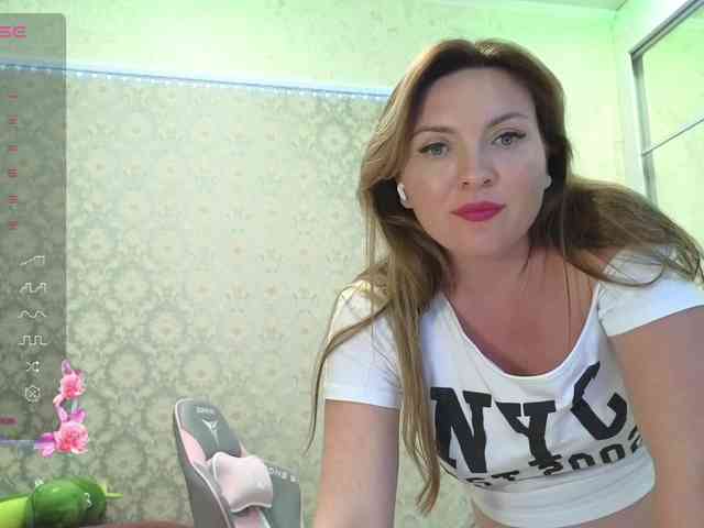 DIVORA Live Webcam on BongaCams