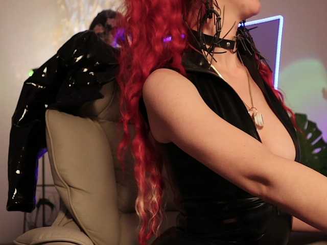 Lady_RedAlexa_ webcam