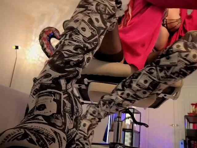 Lady_RedAlexa_ webcam