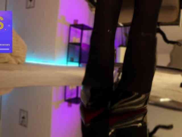 Lady_RedAlexa_ webcam