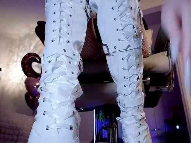 Lady_RedAlexa_ webcam