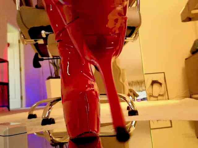 Lady_RedAlexa_ webcam