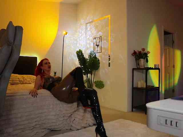 Lady_RedAlexa_ webcam