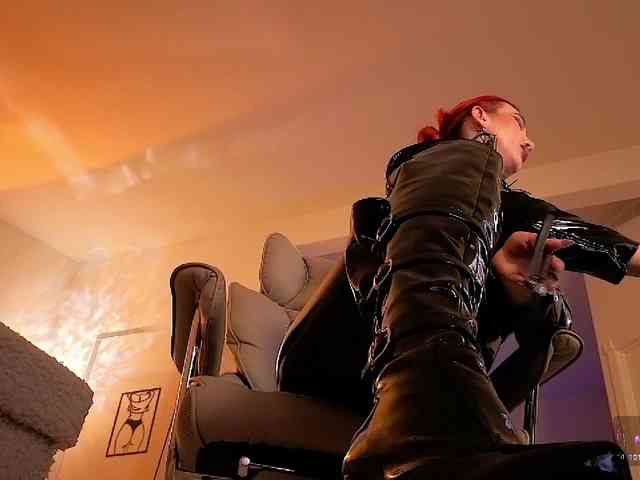 Lady_RedAlexa_ webcam