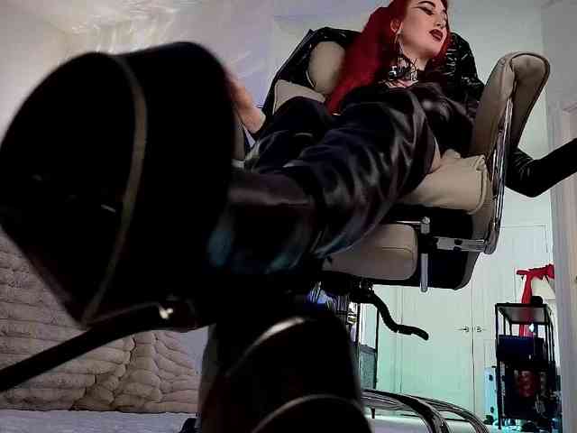 Lady_RedAlexa_ webcam