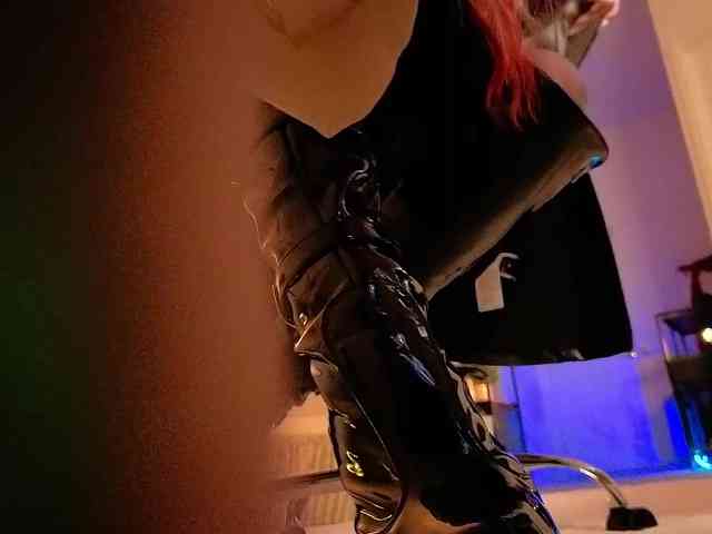 Lady_RedAlexa_ webcam