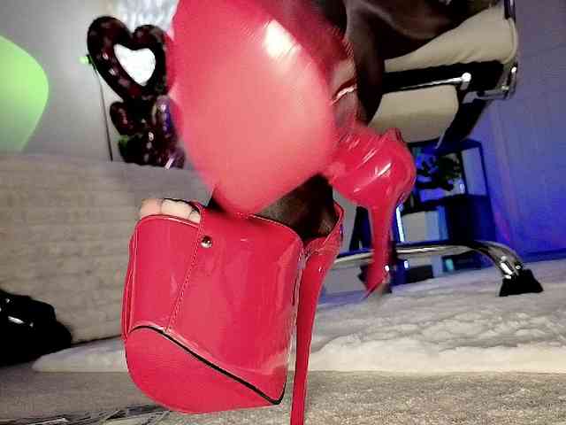 Lady_RedAlexa_ webcam