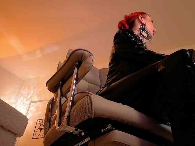 Lady_RedAlexa_ webcam