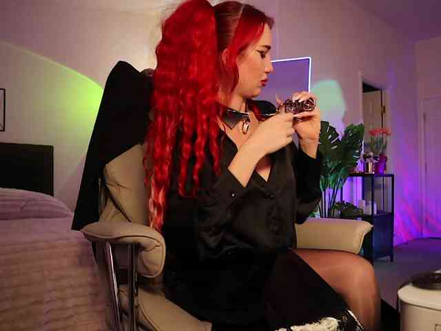 Lady_RedAlexa_ webcam