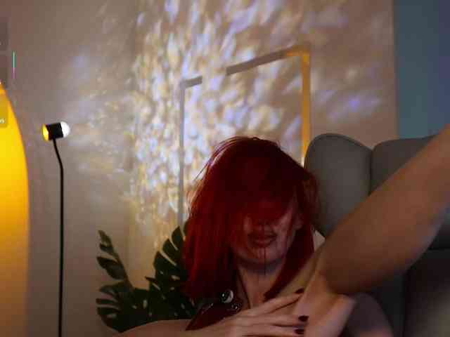 Lady_RedAlexa_ webcam