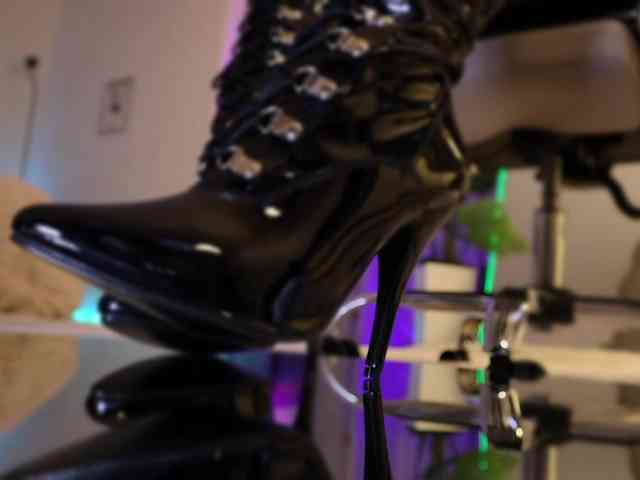 Lady_RedAlexa_ webcam