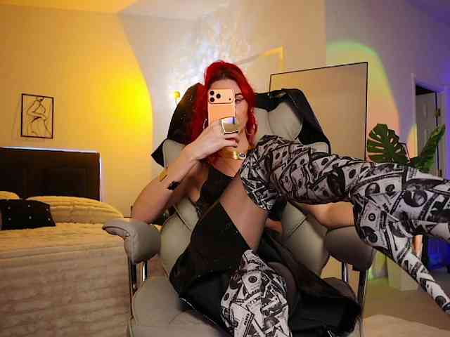 Lady_RedAlexa_ webcam