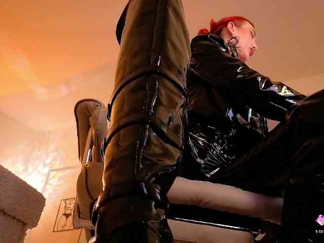 Lady_RedAlexa_ webcam