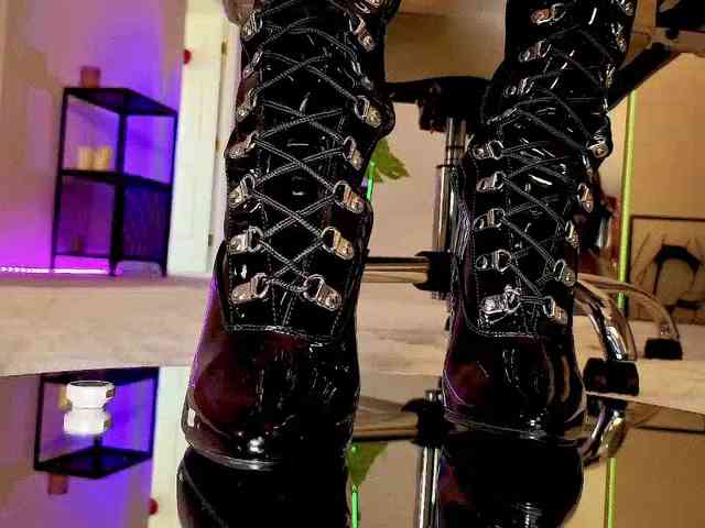 Lady_RedAlexa_ webcam