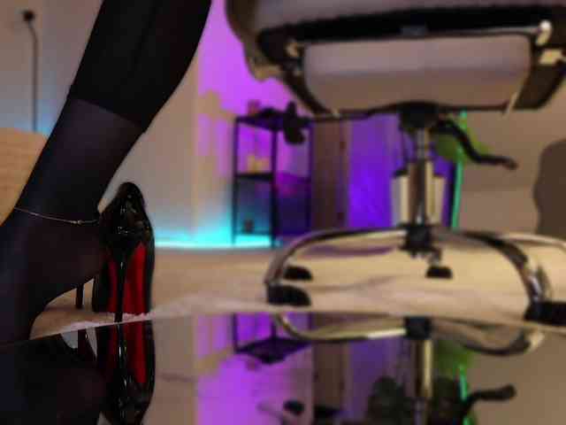 Lady_RedAlexa_ webcam