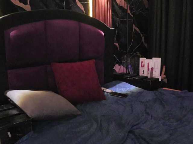 KikiandMax's BongaCams show and profile