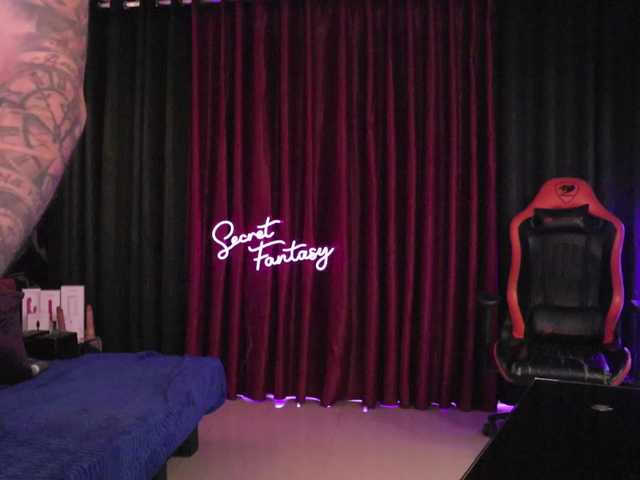 KikiandMax's BongaCams show and profile