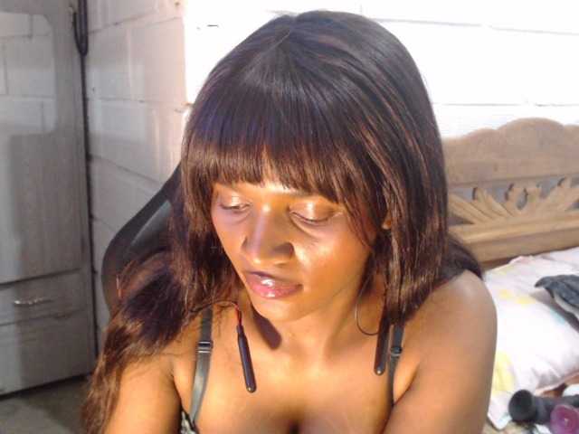 Sexyjustin202's BongaCams show and profile