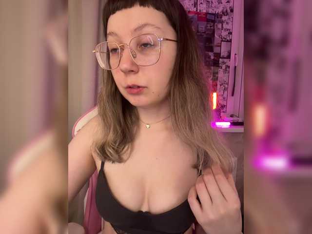 henby-streams from BongaCams is Freechat