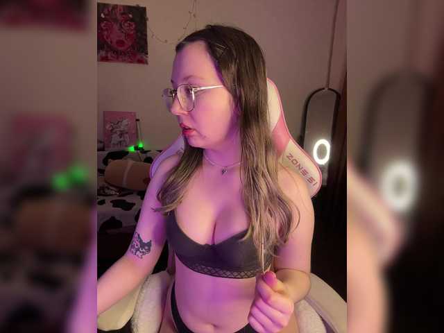 henby-streams's BongaCams show and profile