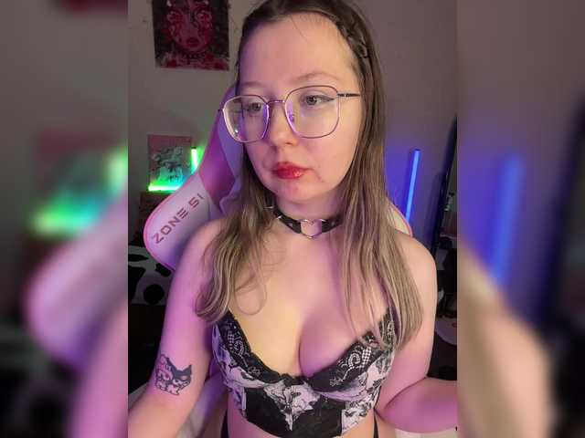 henby-streams's BongaCams show and profile