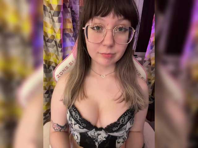 henby-streams's BongaCams show and profile