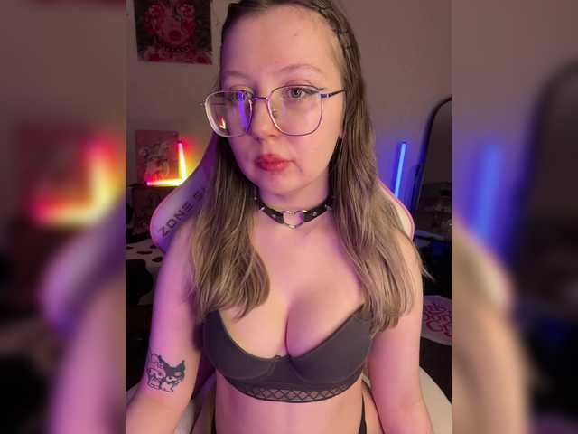 henby-streams from BongaCams is Freechat