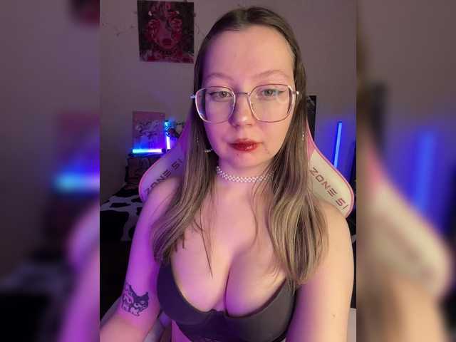 henby-streams's BongaCams show and profile