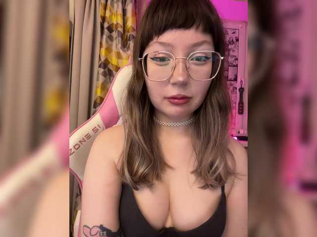 henby-streams's BongaCams show and profile