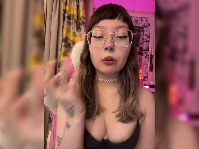 henby-streams's BongaCams show and profile