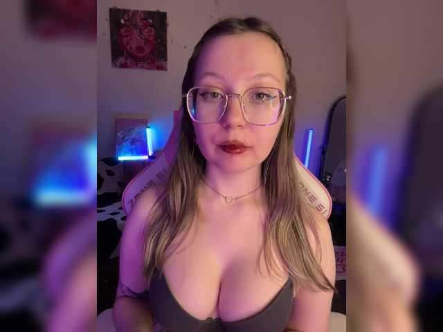 henby-streams's BongaCams show and profile