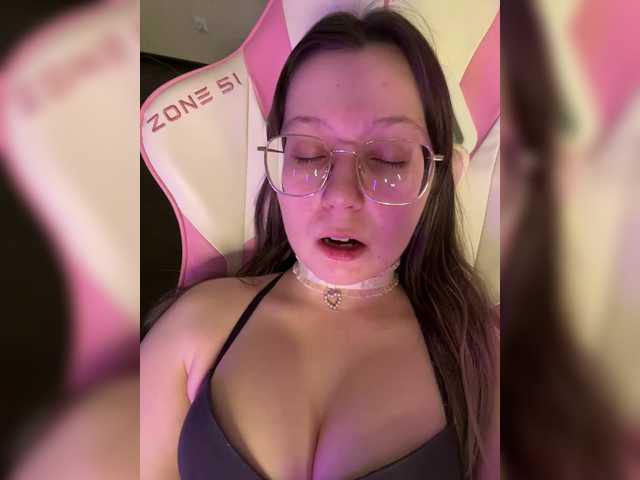 henby-streams's BongaCams show and profile