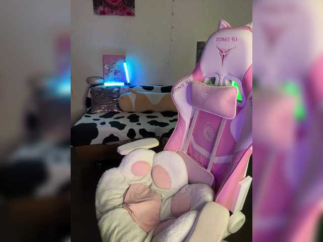 henby-streams's BongaCams show and profile