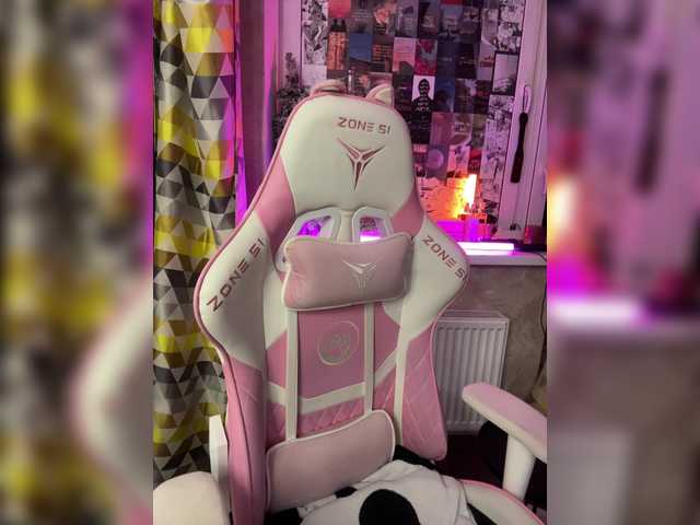 henby-streams's BongaCams show and profile