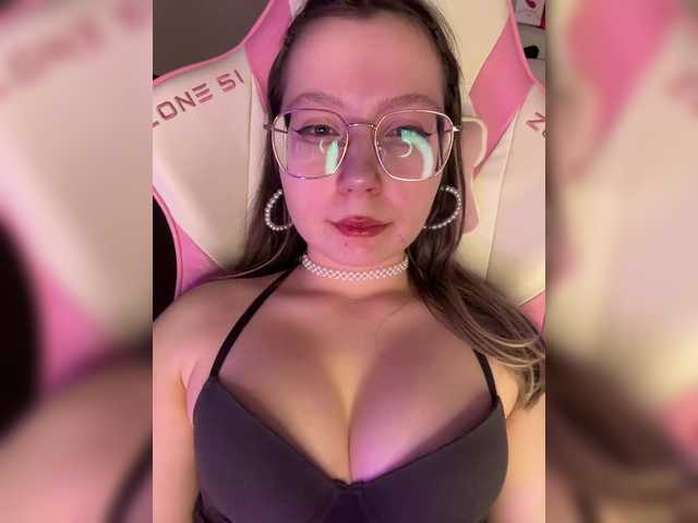 henby-streams's BongaCams show and profile