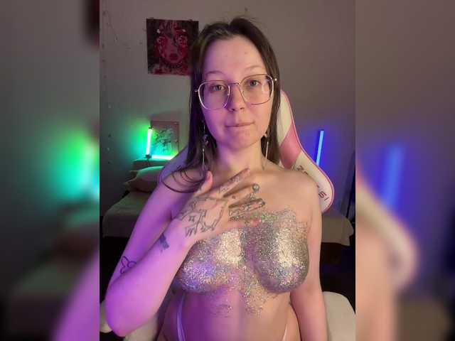 henby-streams's BongaCams show and profile