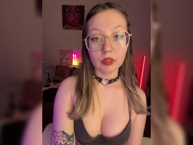 henby-streams from BongaCams is Freechat