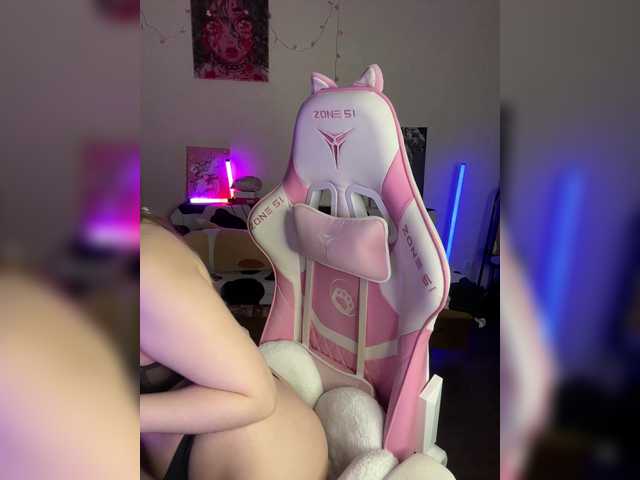 henby-streams's BongaCams show and profile