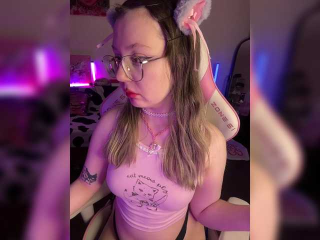 henby-streams's BongaCams show and profile