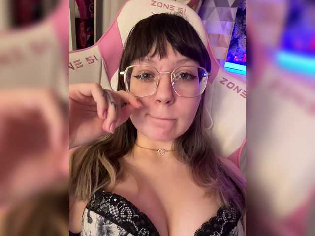 henby-streams's BongaCams show and profile