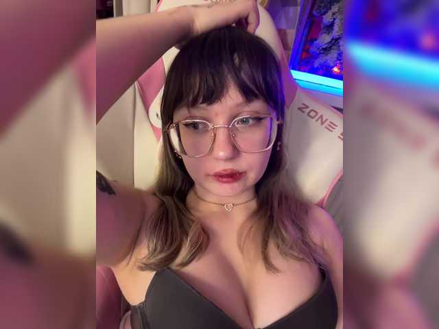 henby-streams's BongaCams show and profile