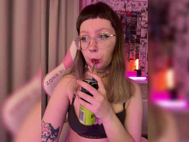 henby-streams Live Webcam on BongaCams
