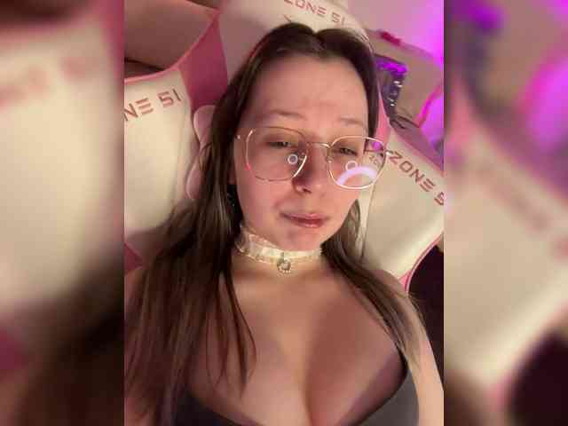 henby-streams Live Webcam on BongaCams