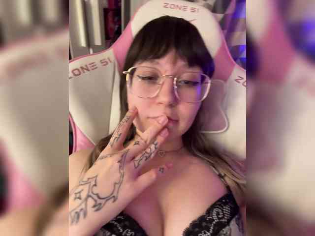 henby_streams webcam