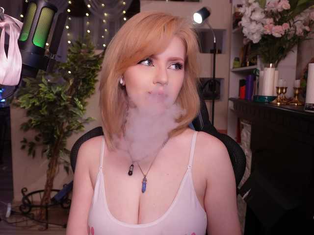 ChristieWade live cam