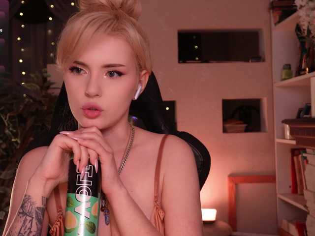 ChristieWade's BongaCams show and profile