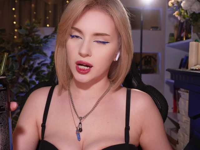 ChristieWade live cam