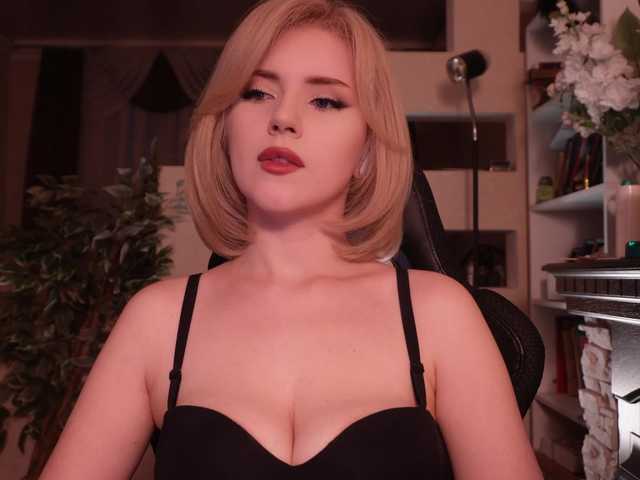 ChristieWade's BongaCams show and profile