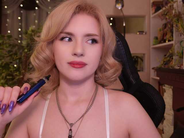 ChristieWade's BongaCams show and profile