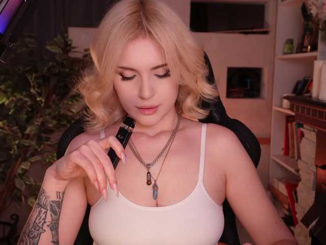 ChristieWade's BongaCams show and profile